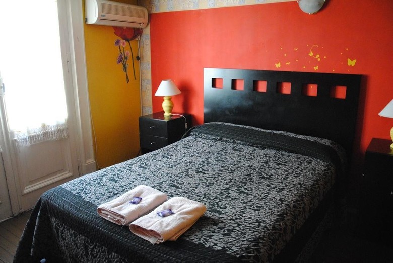 1385 Hostel