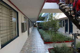 Los Angeles Adventurers All Suite Hotel