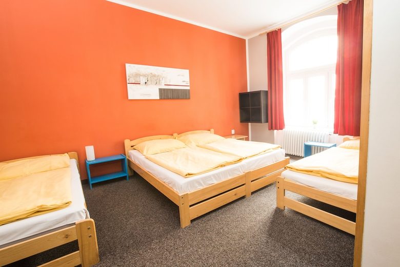 Hostel Advantage