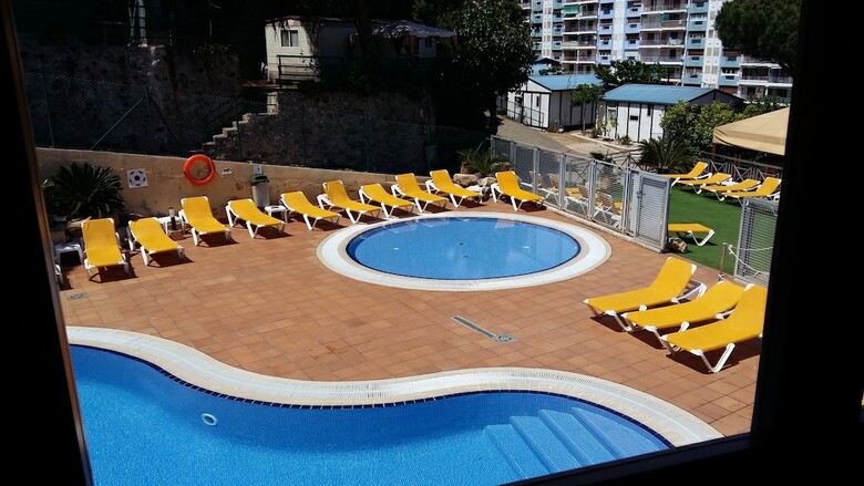 Camping Bungalows El Far