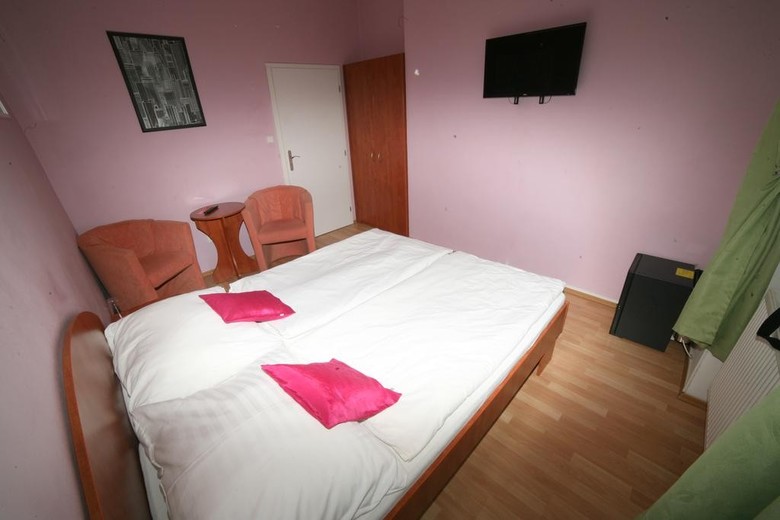 Leon Hotel