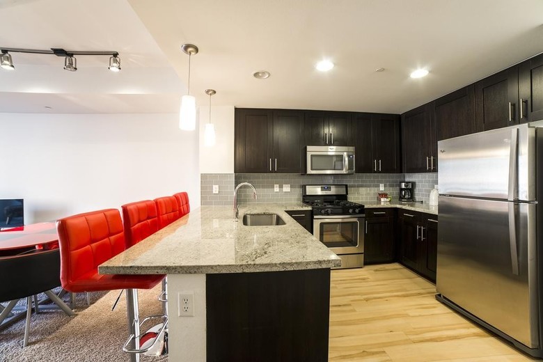 Wilshire Place Apartment