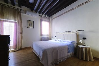 Venice Apartments