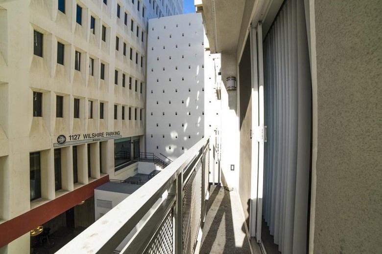 Downtown Wilshire Apartment