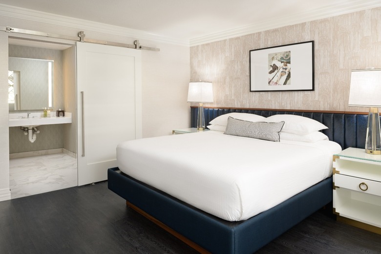 Le Parc Suites Hotel