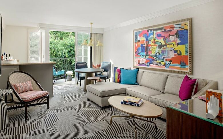 Le Parc Suites Hotel