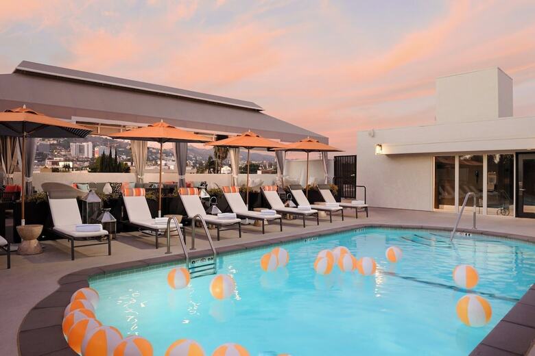 Le Parc Suites Hotel