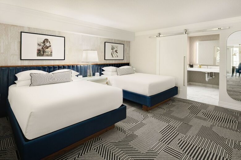 Le Parc Suites Hotel