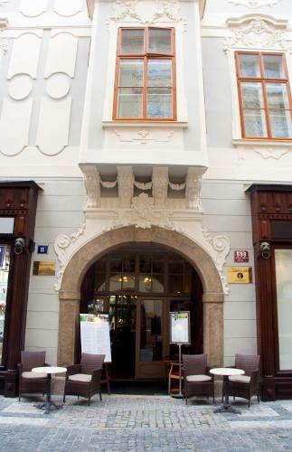 Hotel U Zlateho Jelena