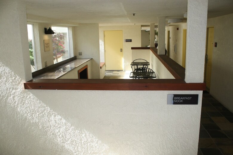 Motel Airport Inn