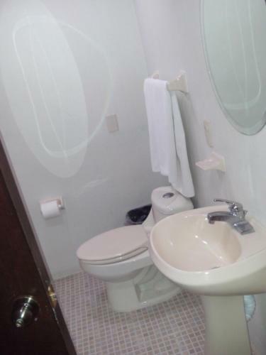 Uke Inn Hotel & Suites Teran