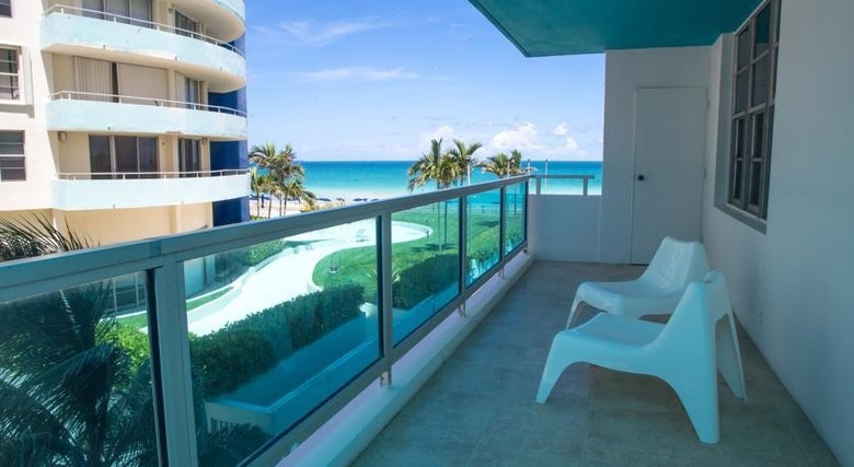 Apartamento Oceanfront Contemporary Suites