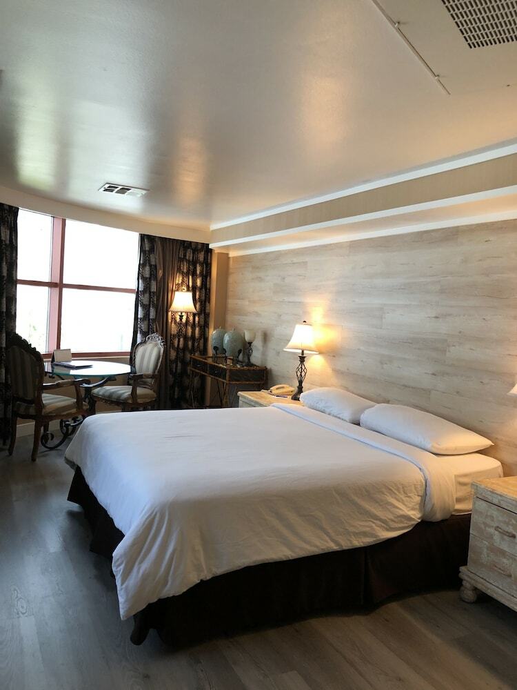 Garden Suite Hotel And Resort