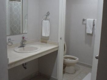 Boca Inn Suites & Hotel