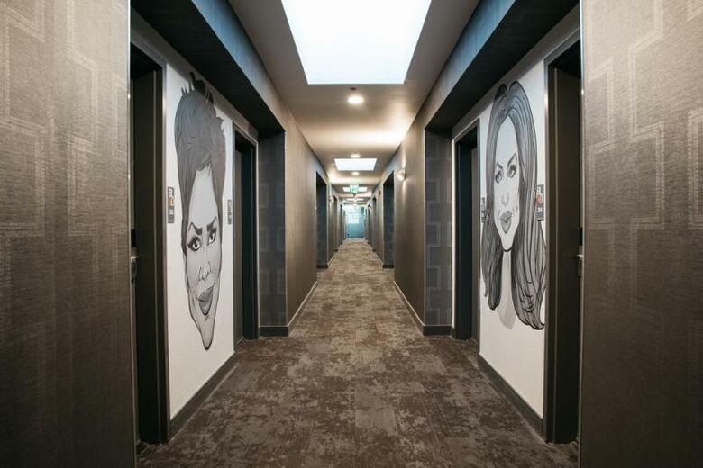 The Blvd Hotel & Suites