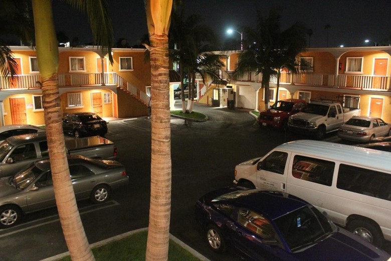 Hotel Paradise Inn And Suites