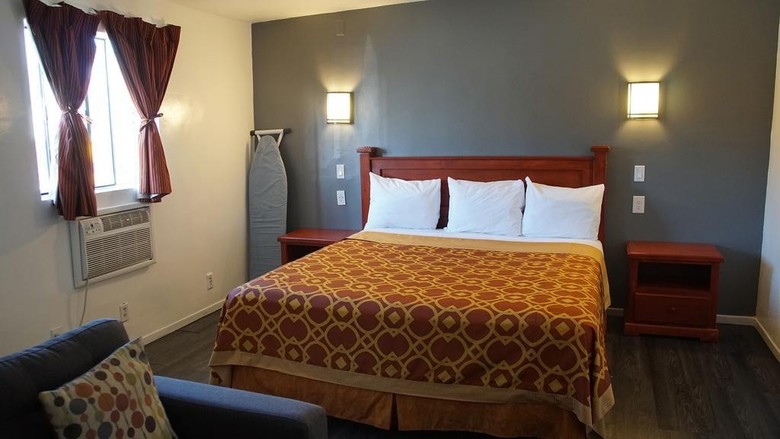 Hotel Paradise Inn And Suites