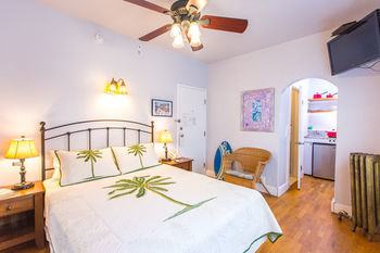 Venice Beach Suites & Hotel