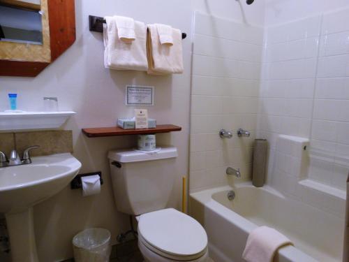 Lodge Chalet Kilauea Collection