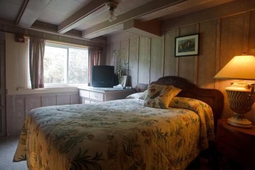 Lodge Chalet Kilauea Collection