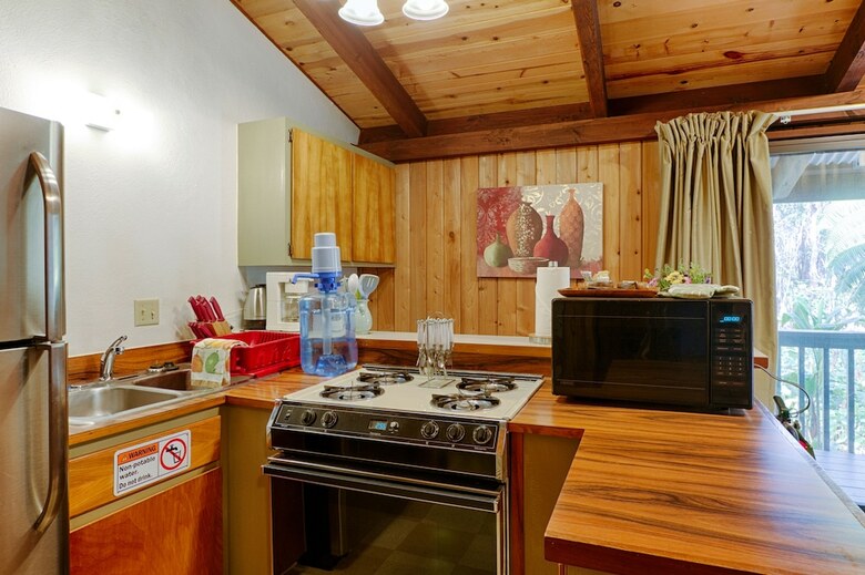 Lava Lodge At Hale Kilauea