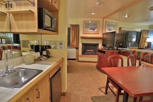 Hotel Tahoe Seasons Resort