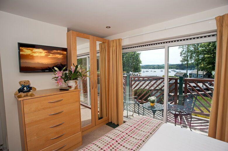Hotel Wateredge Inn