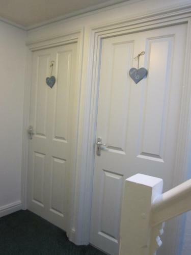 Hostal Rooms At The Apple Pie