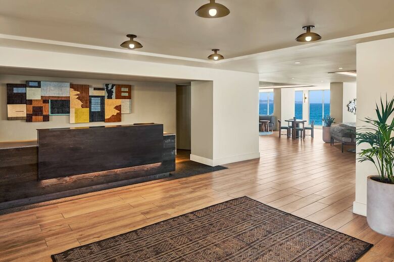 Hotel Monterey Beach Resort