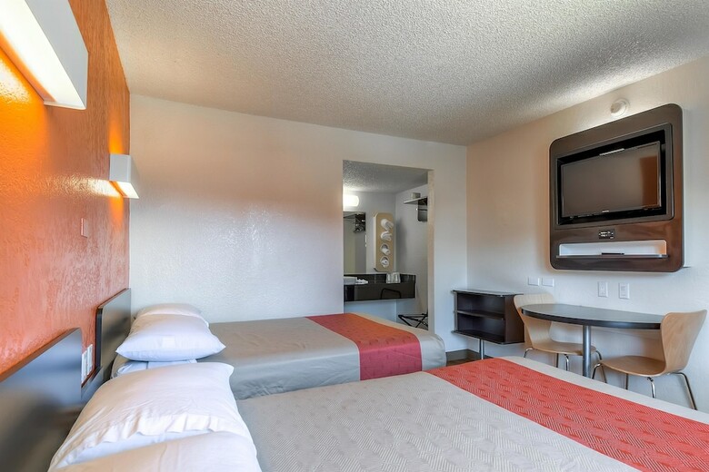Motel 6 Los Angeles - Long Beach