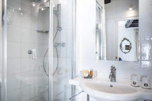 Hotel H�tel Louis II Saint Germain