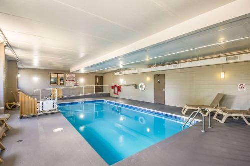 Motel 6 Madison North