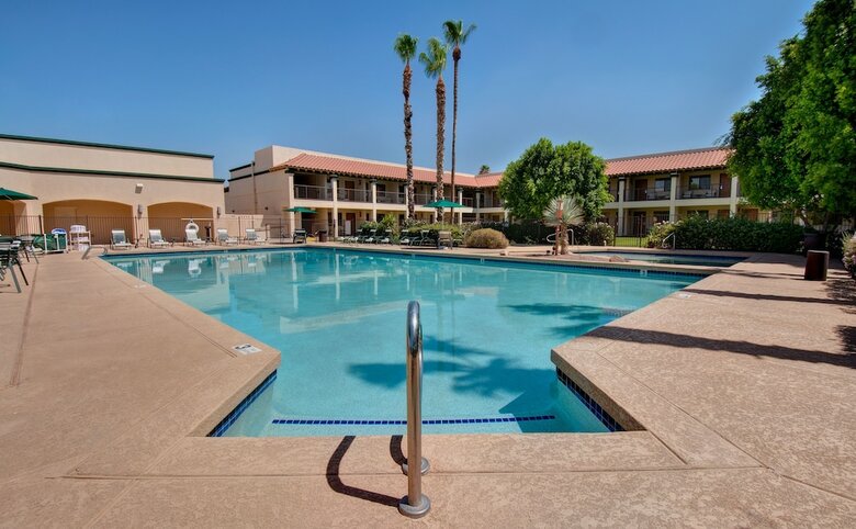 Hotel Days Inn And Suites Scottsdale