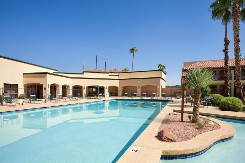 Hotel Days Inn And Suites Scottsdale