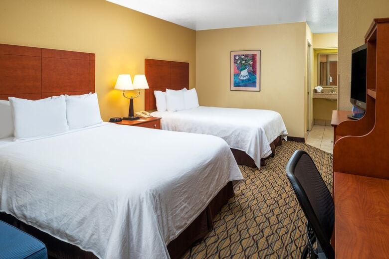 Hotel Days Inn And Suites Scottsdale