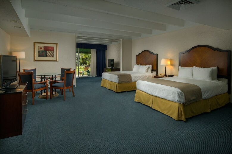 Hotel Days Inn And Suites Scottsdale