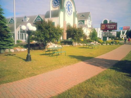 Mackinaw City Clarion Hotel Beachfront