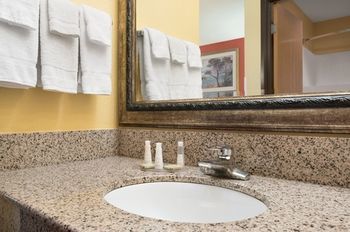 Hotel Baymont Inn And Suites Springfield