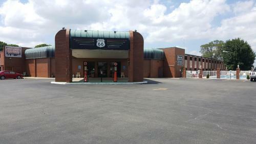 Route 66 Hotel And Conference Center
