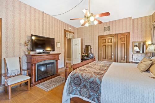 Lovelace Manor Bed And Breakfast