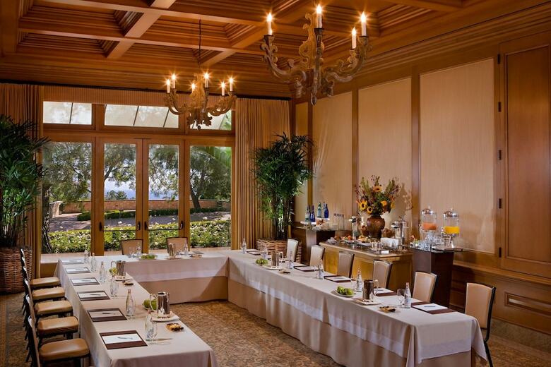 Hotel Resort At Pelican Hill