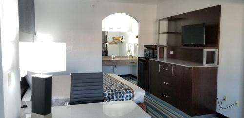 Motel Oaks Lodge And Suites
