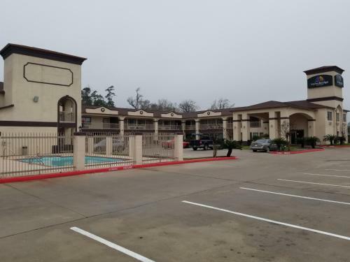 Motel Oaks Lodge And Suites