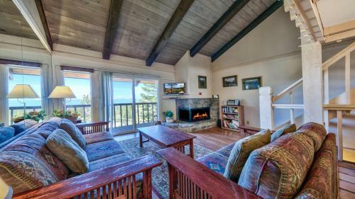 Tahoe Village 307a