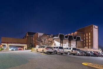 Hotel Hawthorne Inn & Conference Center