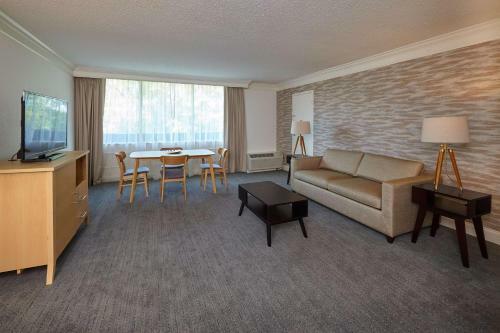 Ramada Plaza Hotel