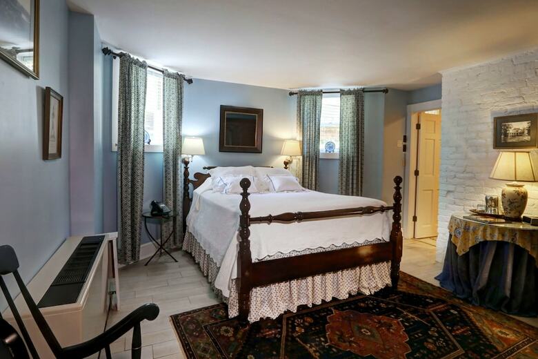 Bed & Breakfast 200 South Street Inn