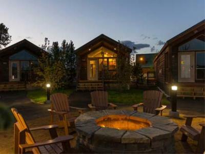 Lodge Explorer Cabins At Yellowstone