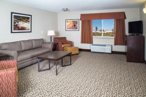Hotel Gray Wolf Inn & Suites