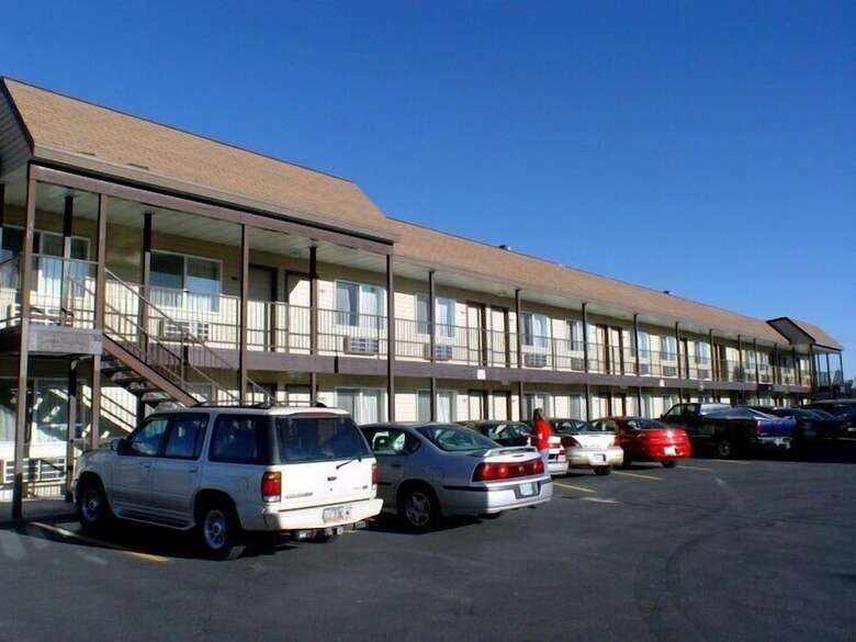 Motel Dude & Roundup